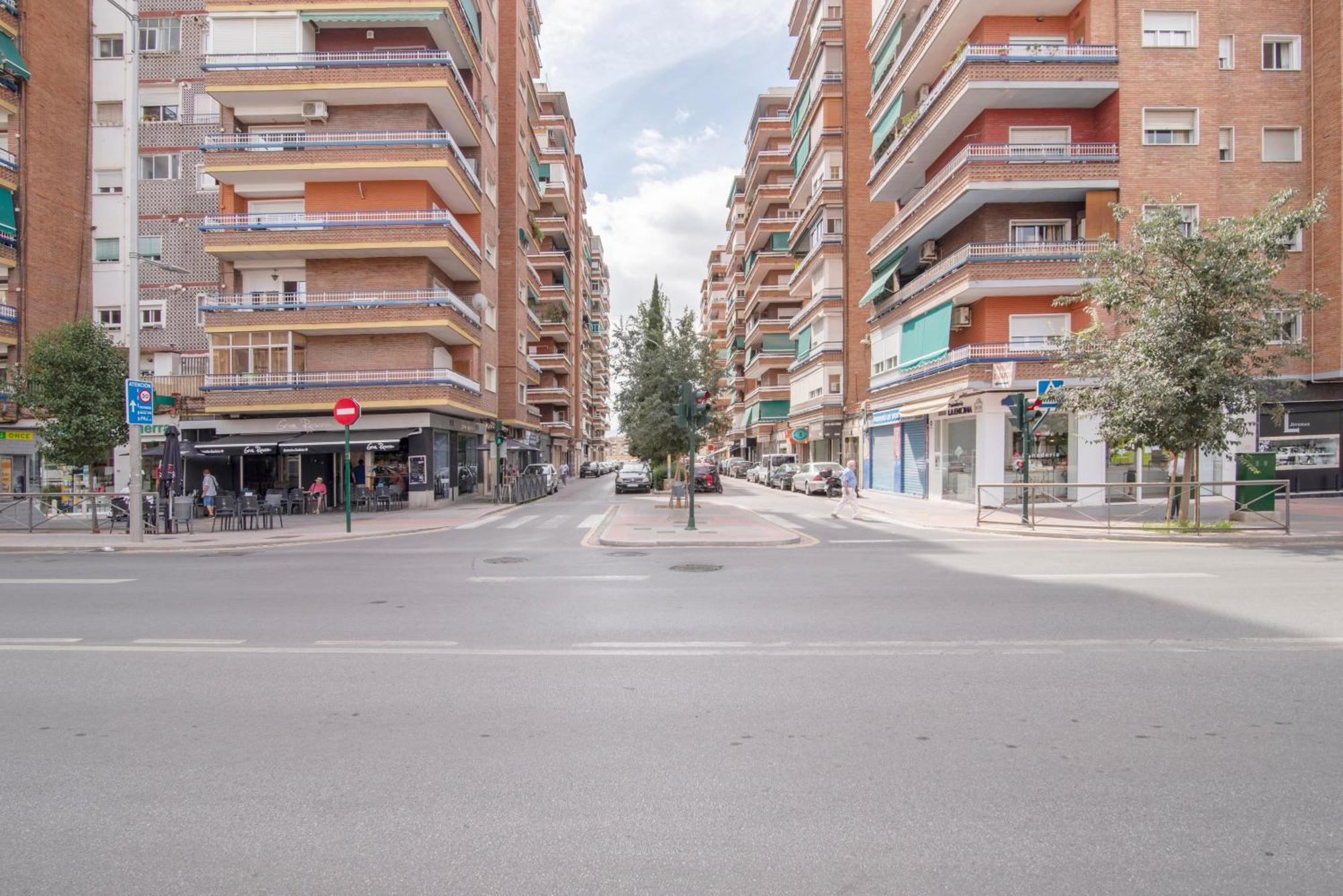 Delfin Retreat Con Terraza Junto A Parada De Metro Granada Eksteriør bilde
